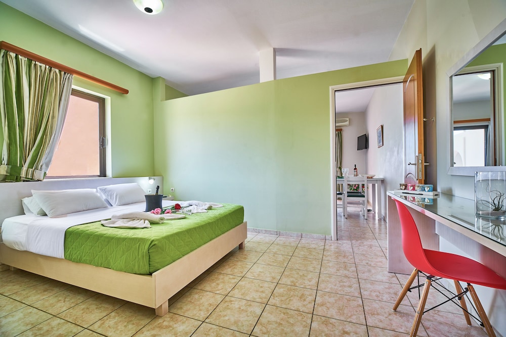 

Bari - Stavros - Nanakis Beach Apartments