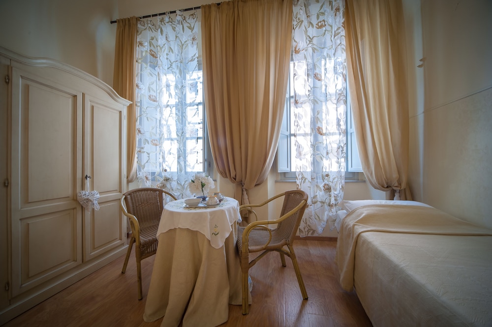 

Roma - Volterra - Albergo Etruria