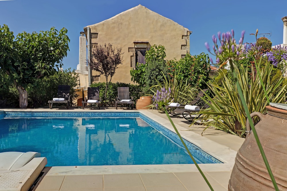 

Bari - Creta Est - Heraklion, Rethymno, Agios Nikolaos, Grecia - Arcus Suites