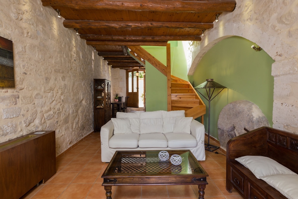 

Brindisi - Creta Ovest - Chania, Grecia - Arcus Suites