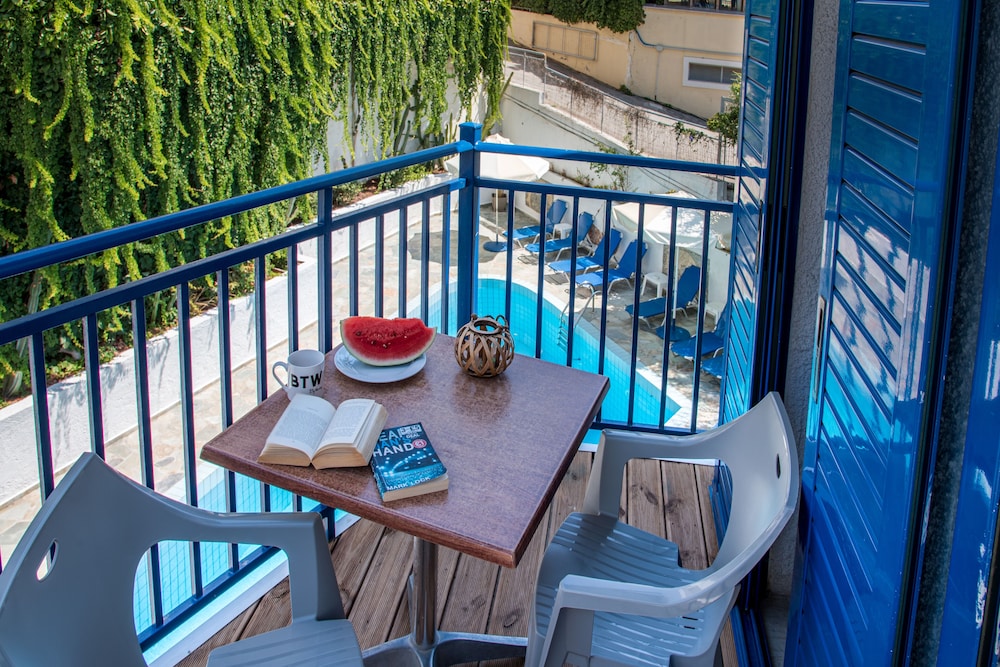 

Bari - Agia Pelagia - Creta - Amazona Apartments