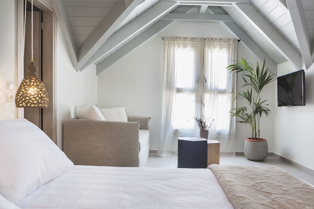 

Milano - Fársa - Argostoli Marina Suites