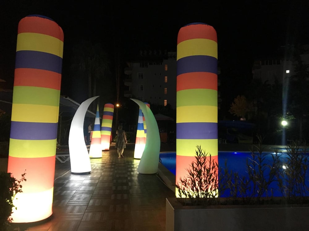 

Venezia - Konaklı - Grand Bahama Beach Hotel