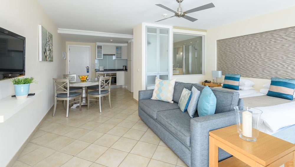 

Milano - Tijoco Bajo - Pearly Grey Ocean Club Apartments & Suites