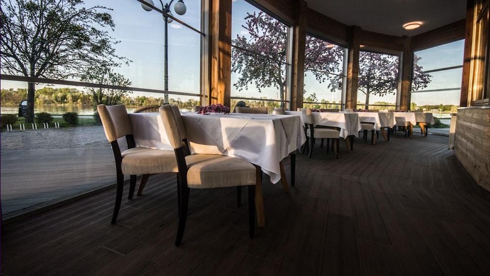 

Roma - Groß-Enzersdorf - River Lodge
