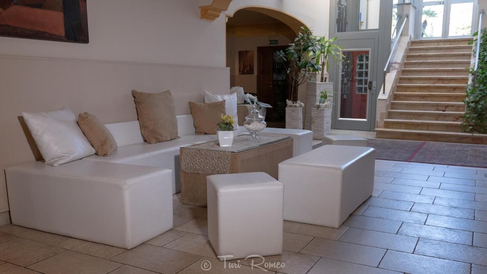 

Milano - Acireale - Hotel Capomulini 3 Stelle