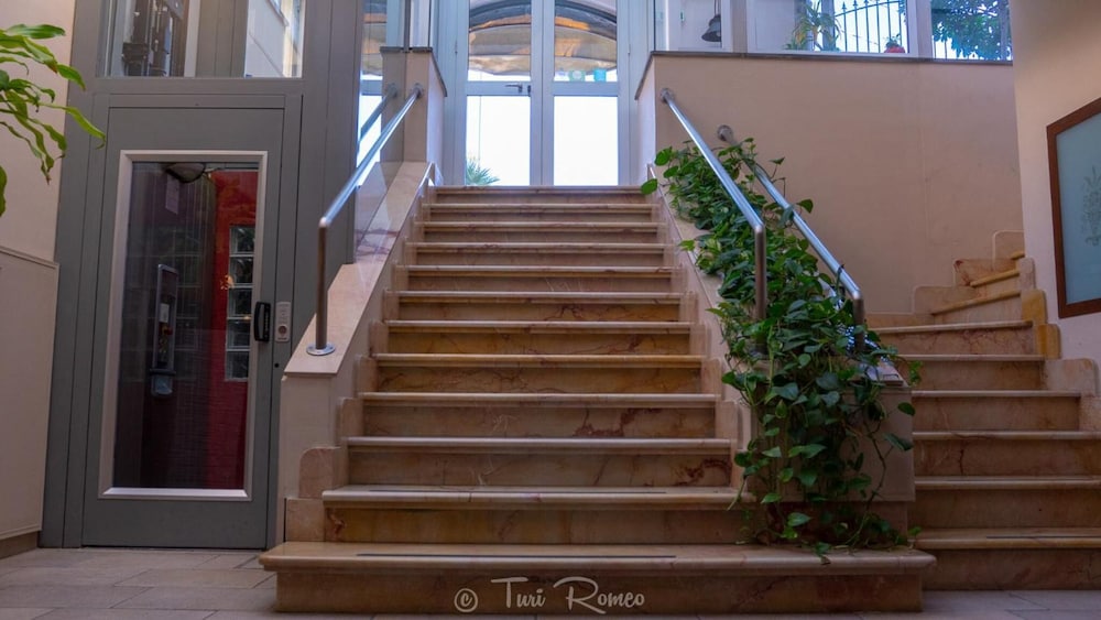 

Verona - Aci Catena - Hotel Capomulini 3 Stelle