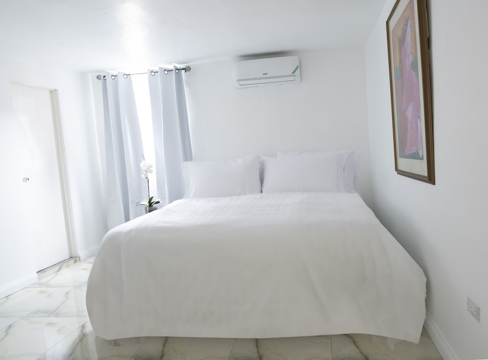 

Roma - Kingston - Pulse Rooms at Trafalgar