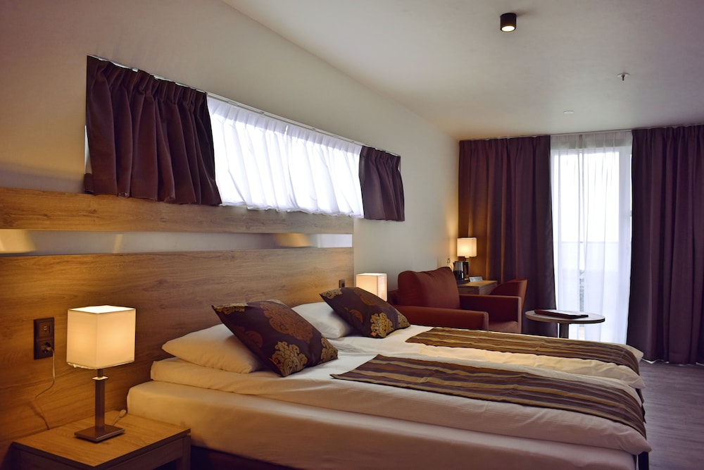 

Roma - Reykjanes - Hotel Duus by Keflavik Airport
