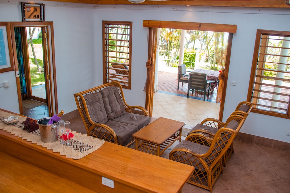 

Roma - Savusavu - Daku Resort