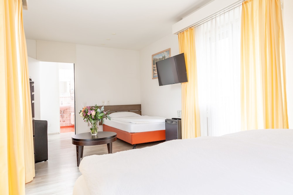 

Napoli - Inzlingen - Hotel Alexander