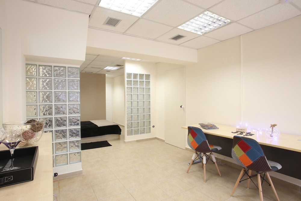 

Roma - Markópoulon - GK Airport Suites - Free Shuttle