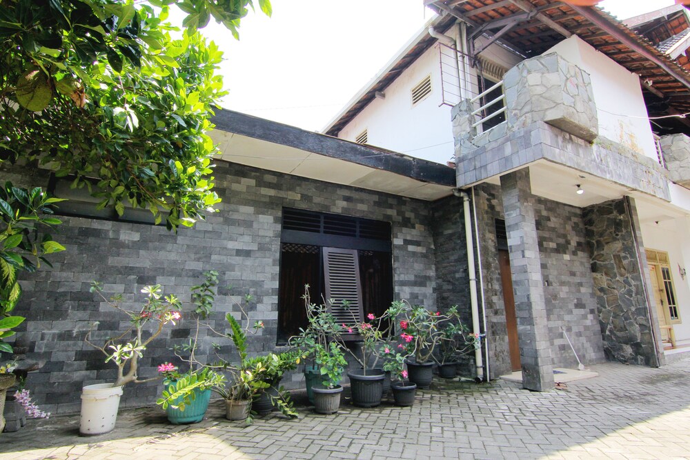 

Milano - Yogyakarta - Griya Godean Syariah Yogyakarta