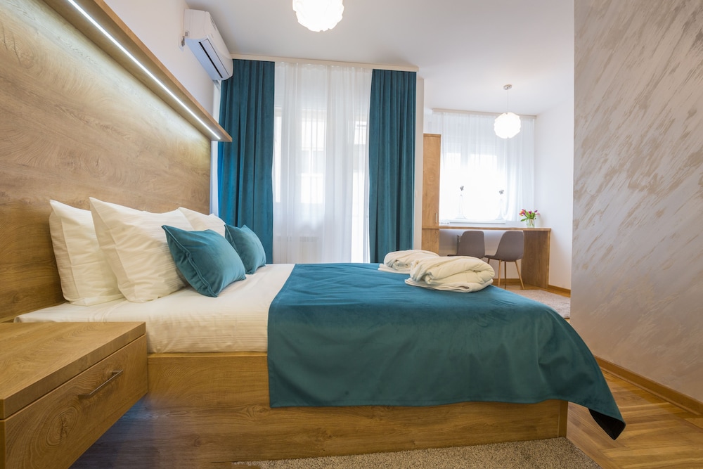 

Milano - Belgrado - Thomas Residence