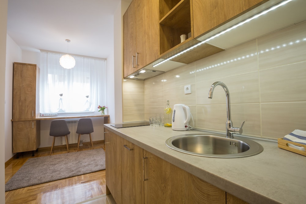 

Milano - Belgrado - Thomas Residence