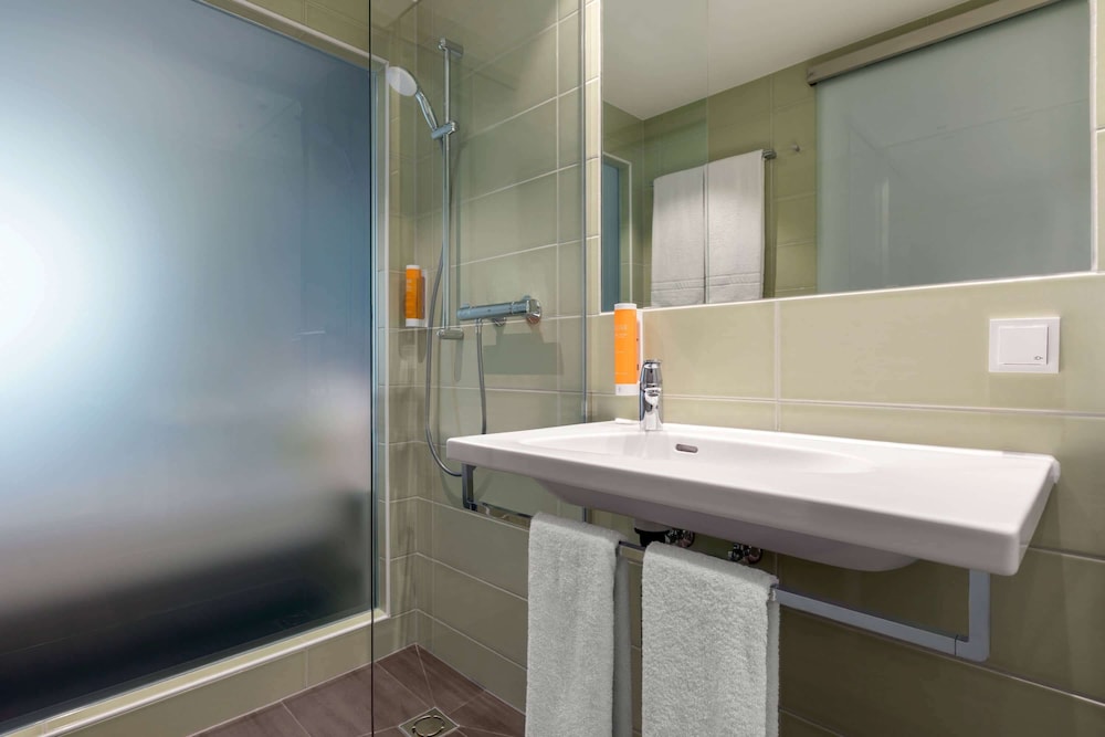 

Milano - Oberhausen (Nordrhein-Westfalen) - Super 8 By Wyndham Oberhausen