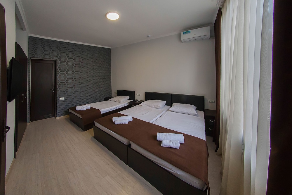 

Milano - Yerevan - Hotel Merien