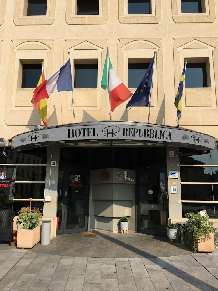 

Napoli - Ronchi dei Legionari - HR Hotel
