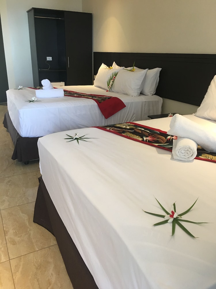 

Roma - Sigatoka - Yadua Bay Resort