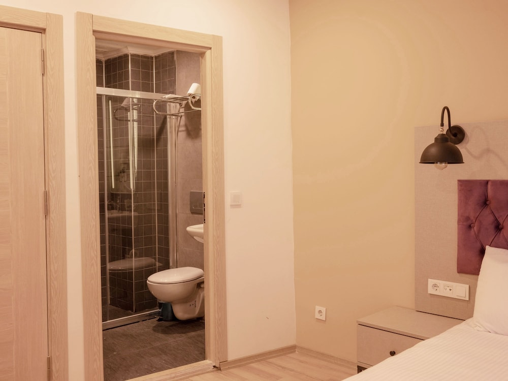 

Bologna - Istanbul - The Lola Hotel