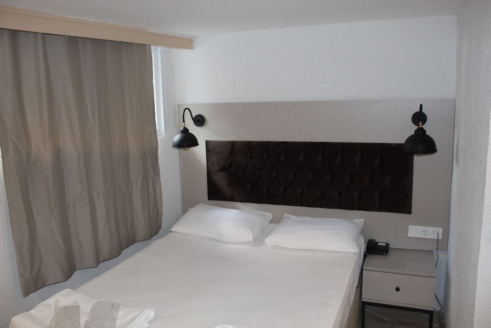 

Verona - Istanbul - The Lola Hotel
