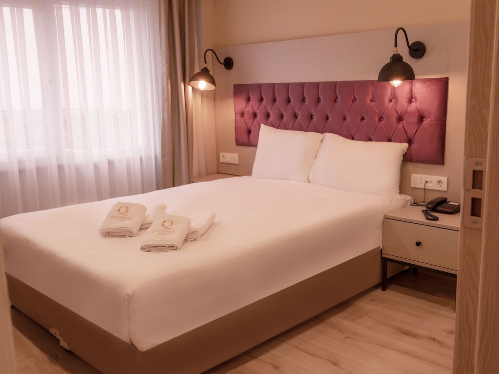 

Napoli - Istanbul - The Lola Hotel