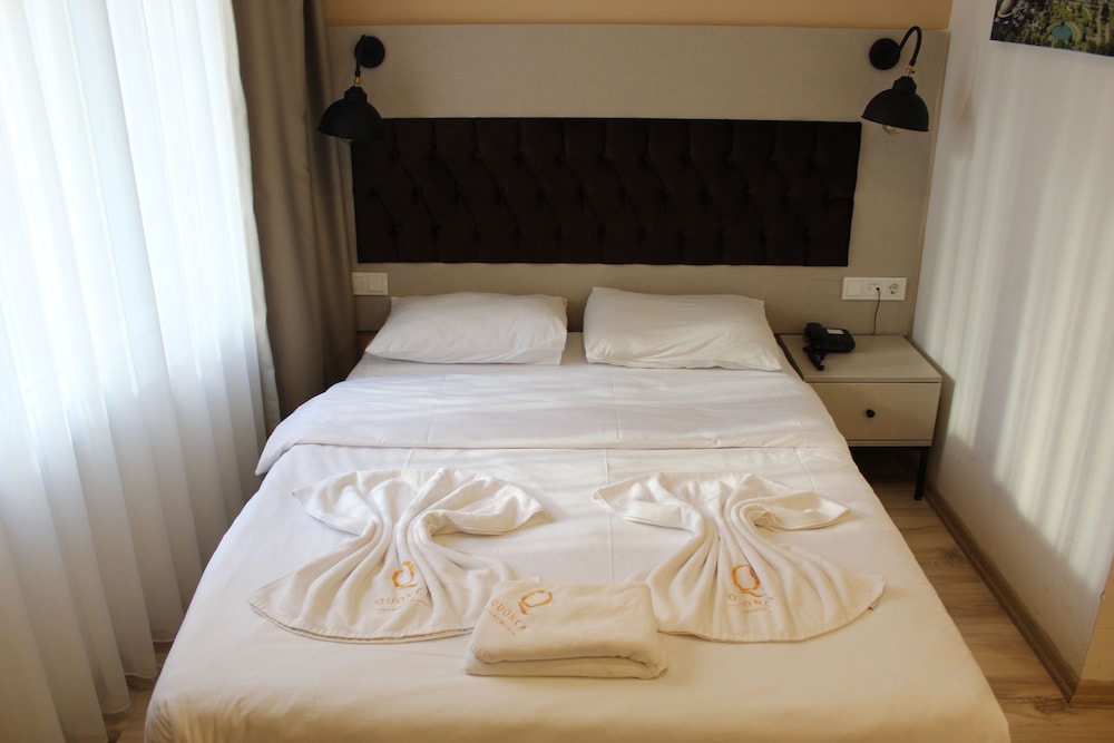 

Verona - Istanbul - The Lola Hotel