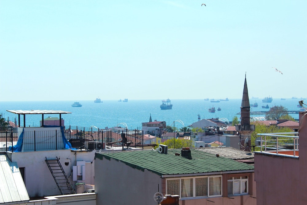 

Verona - Istanbul - The Lola Hotel