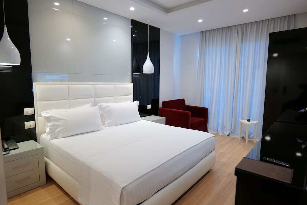

Genova - Ksamil - Hotel Luxury