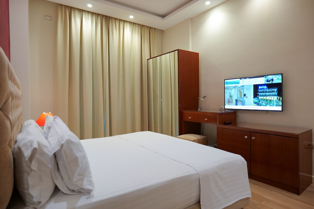 

Brindisi - Ksamil - Hotel Luxury