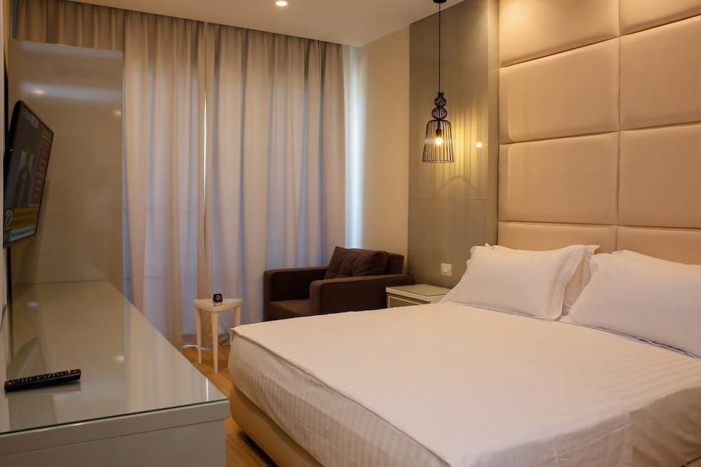 

Milano - Ksamil - Hotel Luxury