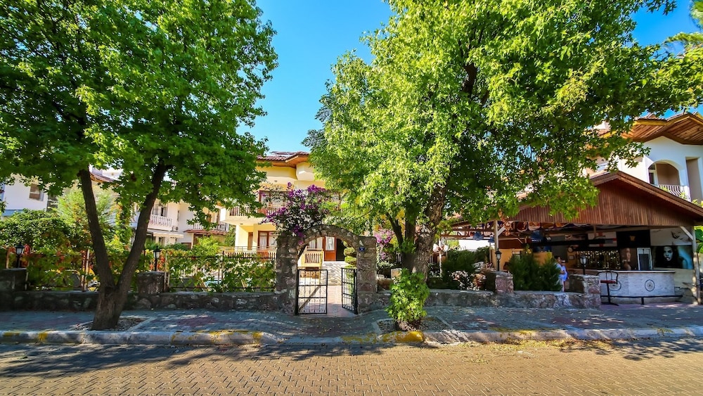 

Milano - Dalaman, Turchia - Üstün Apart