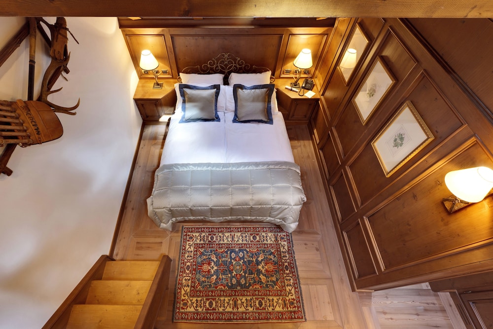 

Olbia - Cortina d'Ampezzo - Ambra Cortina Luxury&Fashion Hotel