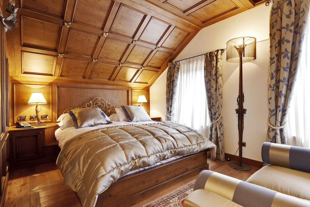 

Milano - Cortina d'Ampezzo - Ambra Cortina Luxury&Fashion Hotel