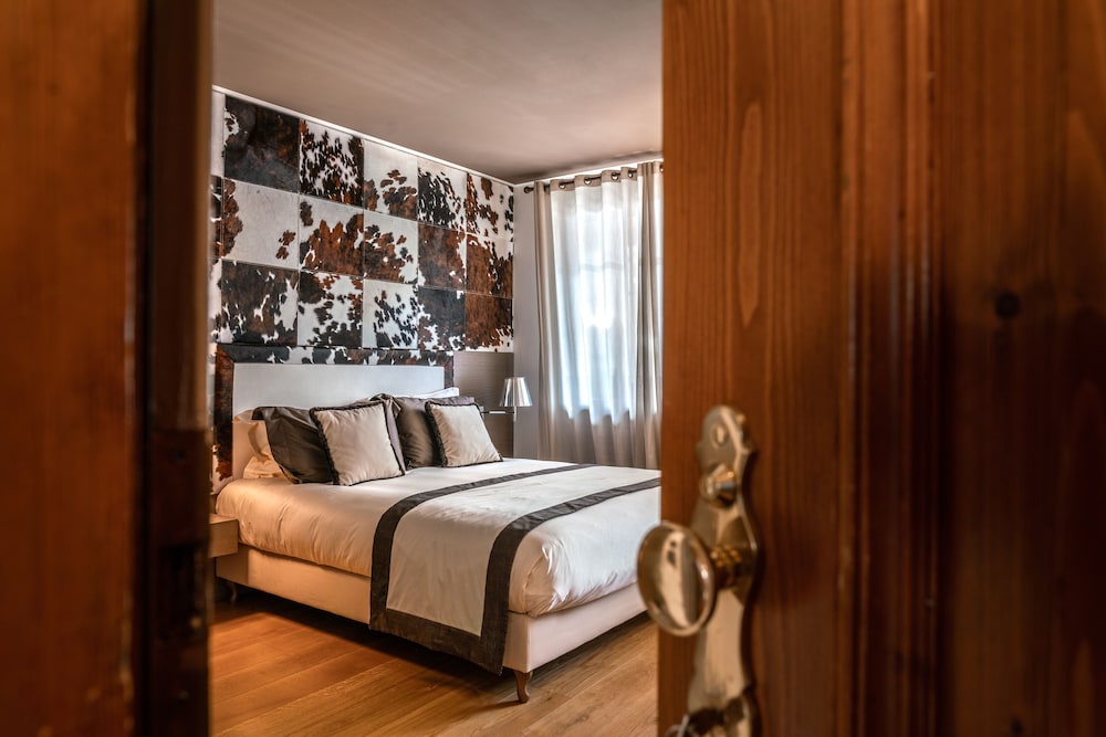 

Roma - Cortina d'Ampezzo - Ambra Cortina Luxury&Fashion Hotel