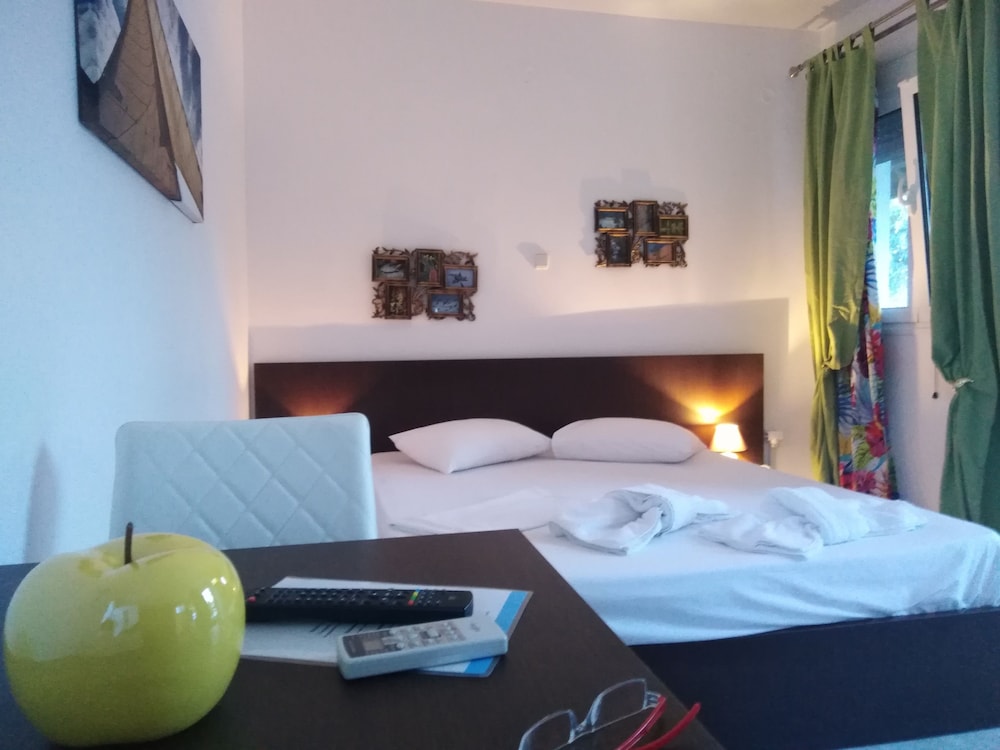 

Roma - Toroni - Caretta Village