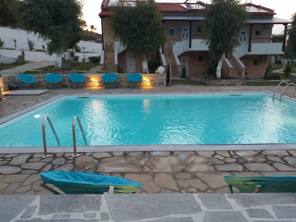 

Napoli - Toroni - Caretta Village