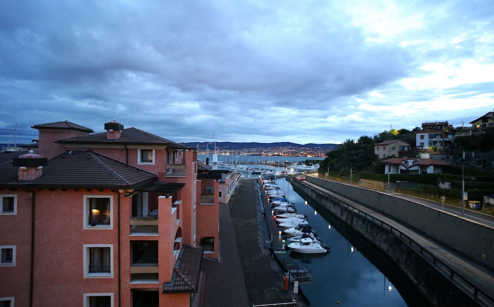 

Bari - Muggia - Hotel San Rocco