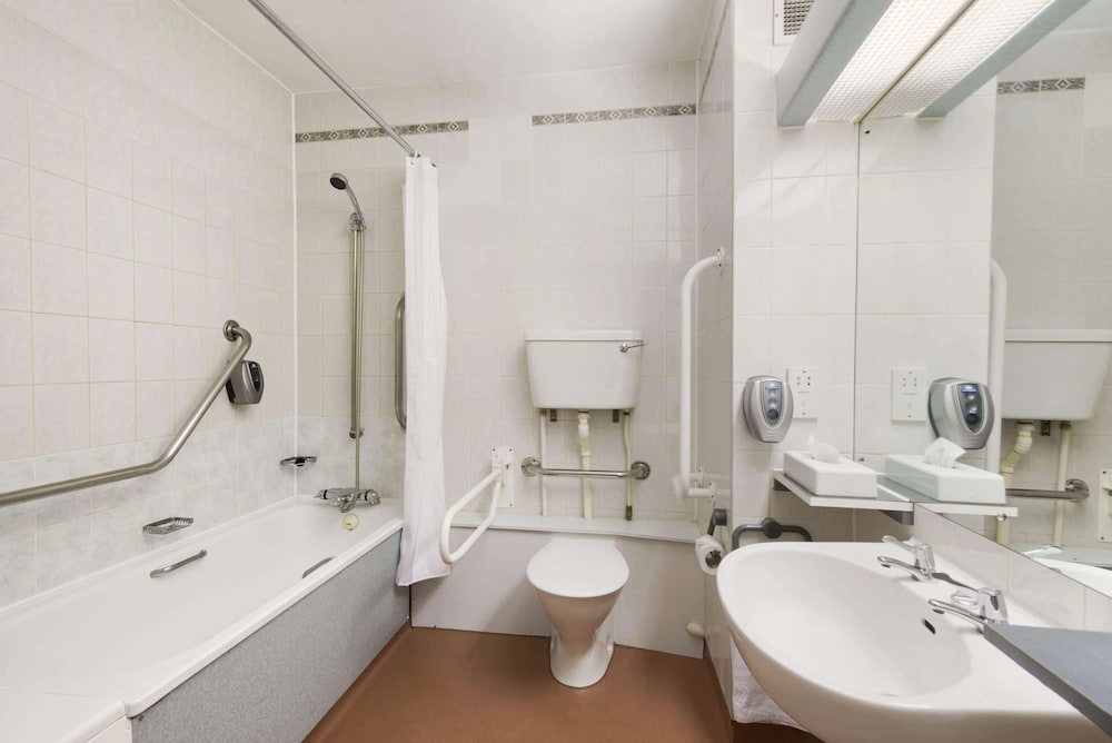 

Bologna - Glasgow - Days Inn By Wyndham Hamilton