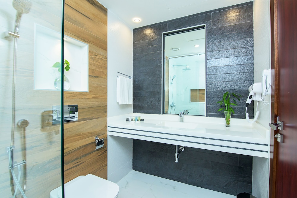 

Bari - Mu‘askar al Murtafi‘ah - Muscat Gate Hotel