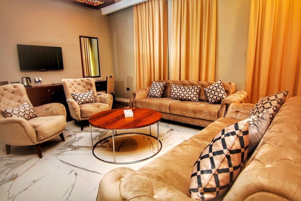

Milano - Mu‘askar al Murtafi‘ah - Muscat Gate Hotel