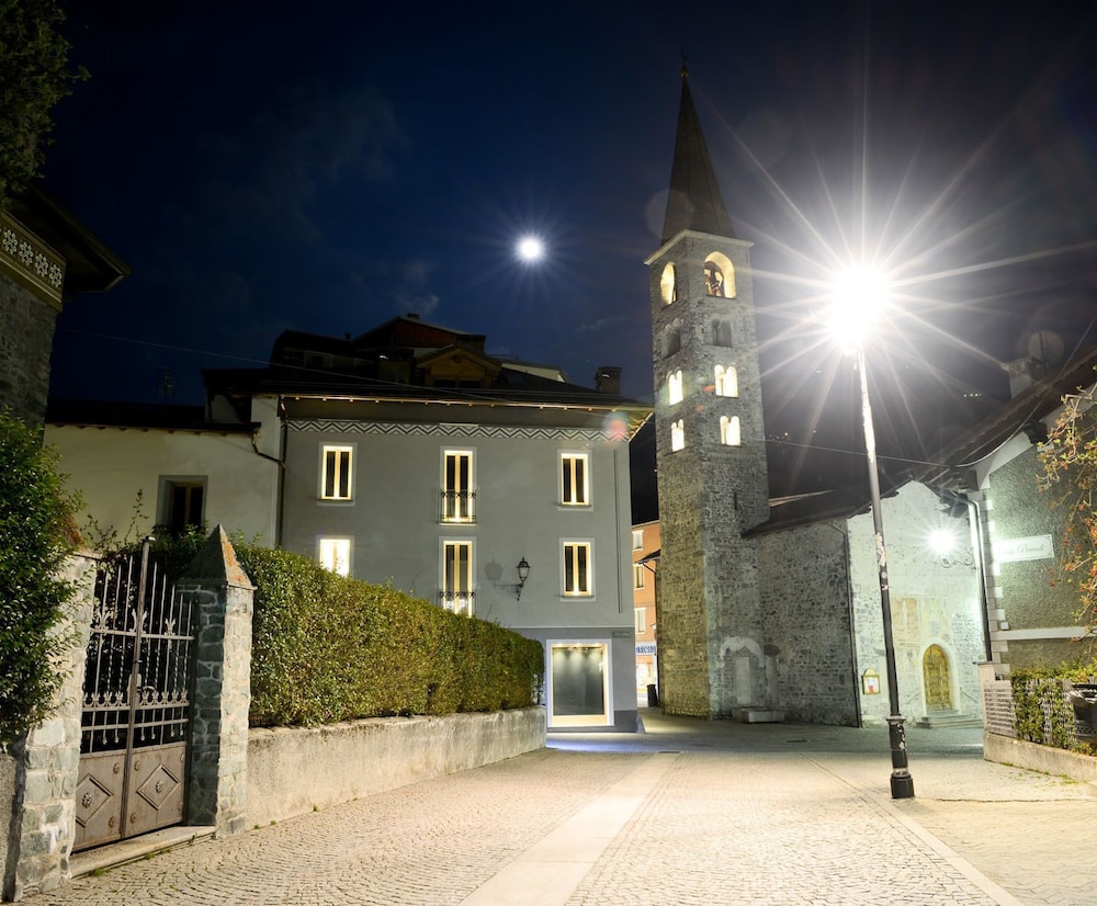 

Milano - Valdisotto - Hotel san Vitale