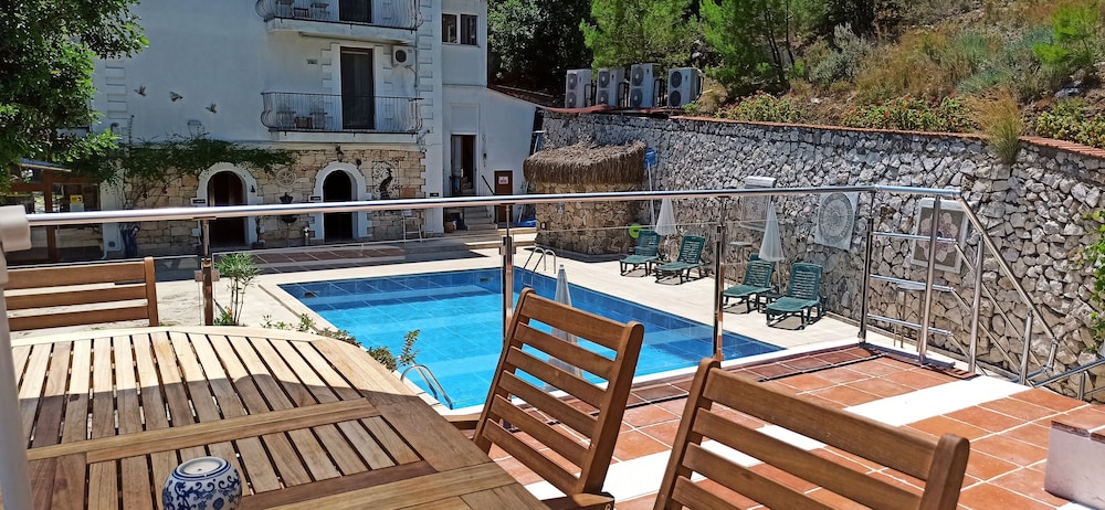 Swiss Eviniz Hotel