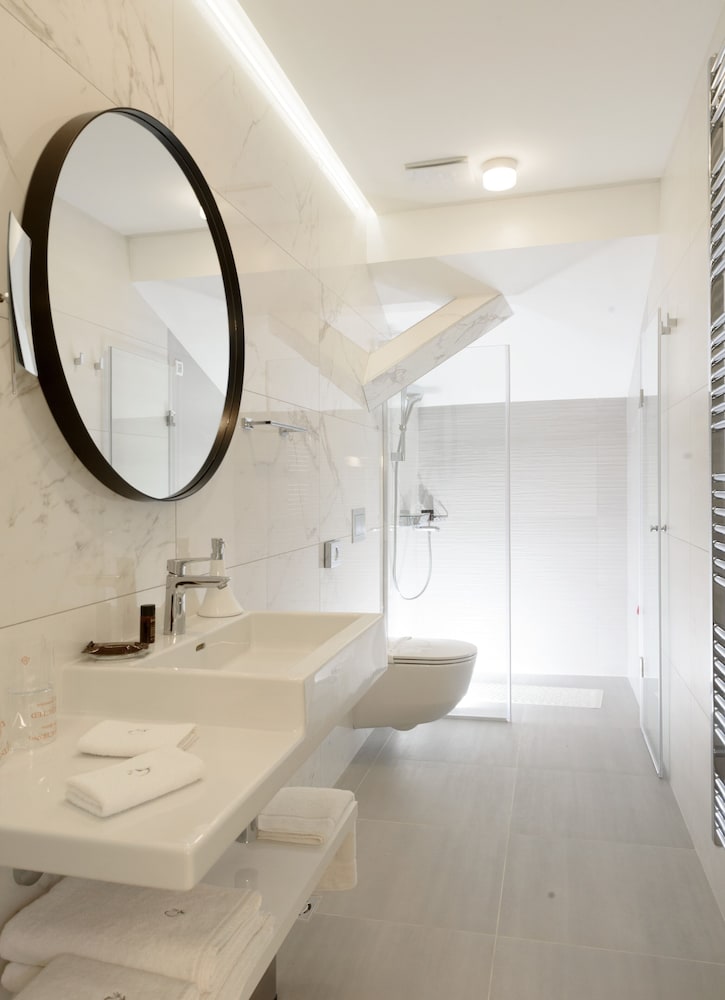 

Milano - Cetinje - Hotel Gradska Cetinje
