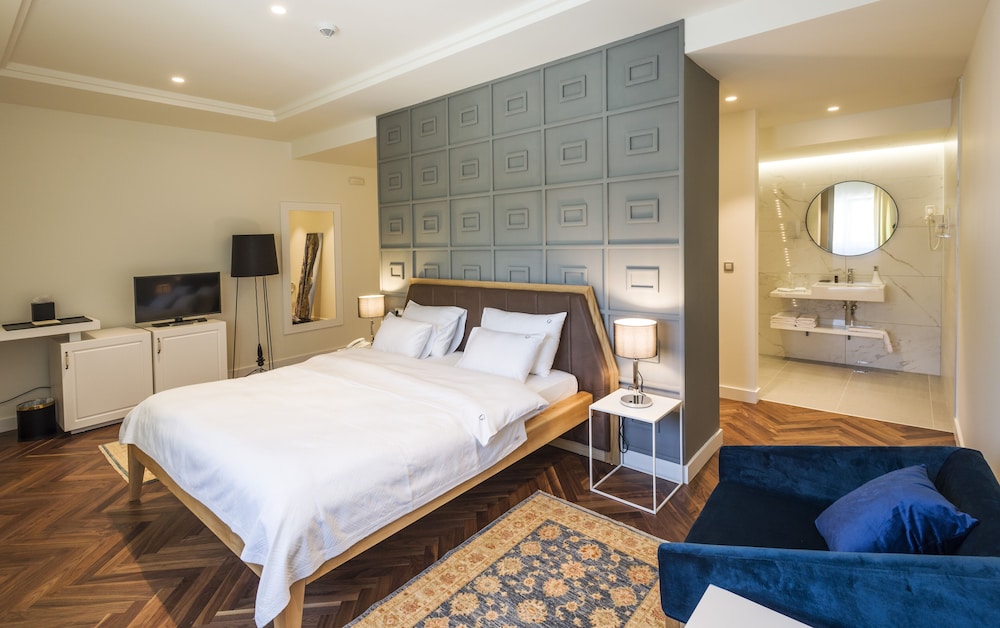 

Milano - Cetinje - Hotel Gradska Cetinje