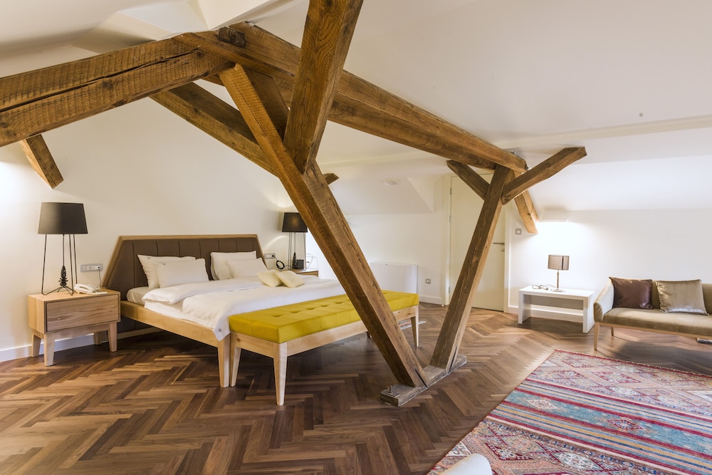 

Milano - Cetinje - Hotel Gradska Cetinje