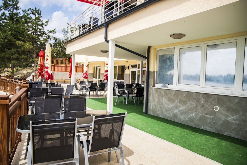 

Milano - Senec - Hotel Zátoka