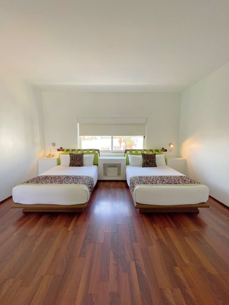 

Verona - Cabo San Lucas - Seven Crown Express & Suites by Kavia