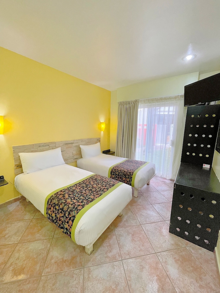 

Milano - Cabo San Lucas - Seven Crown Express & Suites by Kavia