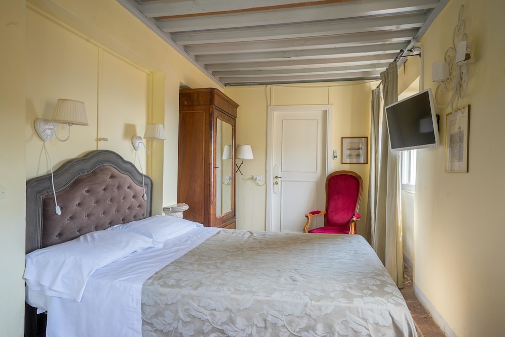 

Napoli - Montecarlo - Hotel Villa Sermolli
